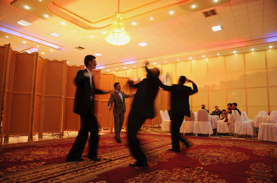 Dancing Wedding, aus: Finding Afghanistan / modo Verlag - © Martin Gerner - 