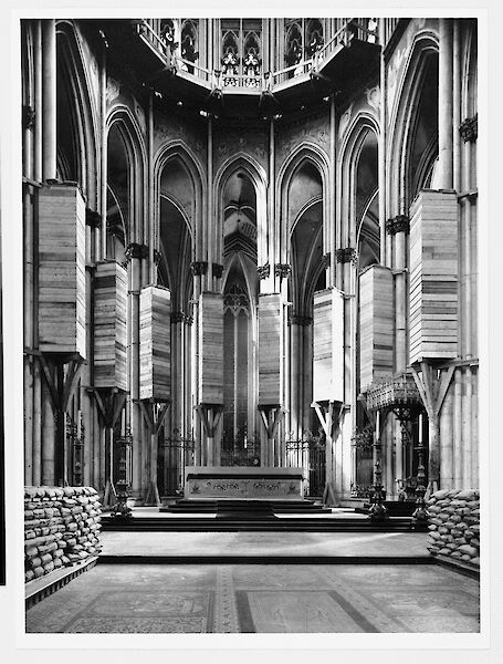 Kriegsschutzmaßnahmen im Binnenchor des Kölner Domes, August Kreyenkamp, 1940 - © Hohe Domkirche Köln, Dombauhütte - 