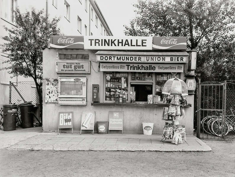 Tata Ronkholz: Trinkhalle, Düsseldorf, Sankt-Franziskus-Straße 107, 1977 © VAN HAM Art Estate: Tata Ronkholz, 2025